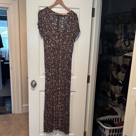 NATURAL LIFE Dresses & Skirts - NATURAL LIFE Floral Black Maxi Dress